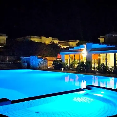 Club Koine فندق 4*